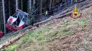 Offenbar ist eine kabine mit elf personen an bord in die tiefe gestürzt. Wumezlz1cqri8m