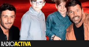 May 17, 2021 · por su parte, la derecha, representada por vamos por chile, logró hasta ahora que 35 de sus candidatos salieran electos. Ricky Martin Evidencia Lo Grande Que Esta Uno De Sus Hijos En Esta Imagen