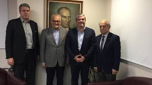 Yilmaz Ozdil Ve Kirmizi Kedi Yayinevi Darussafaka Nin Kurucu Bagiscisi Oldu Pantsuit Fashion Pants
