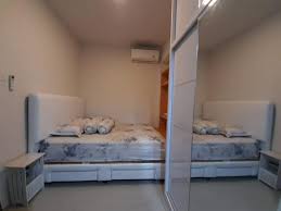 Sewa apartemen murah di jakarta ini dibanderol mulai rp 2,9 jutaan untuk sewa per bulannya ini memiliki tiga pilihan view, yaitu mall, kolam renang, dan city view. Sewa Apartemen Jakarta Barat Murah Butuh Uang Tanpa Perantara