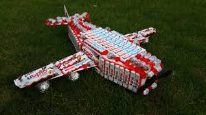 Bastelbogen flugzeuge zum ausschneiden il18 : Flugzeug Aus Kinderschokolade Diy Flugzeug Basteln Kinder Schokolade Geschenke Fur Kinder