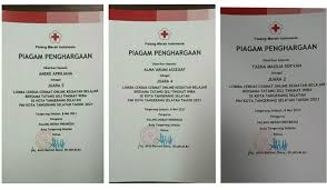 Sy mendapatkan ilmu tentang menjadi seorang relawan yg gak akan pernah mengeluh untuk membantu orang lain, sy juga mendapatkan keluarga baru di. Pmr Sman 6 Kota Tangerang Selatan Berprestasi Sma Negeri 6 Tangerang Selatan