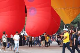 At the beginning only a single. Hot Air Balloon Fiesta I M Spatial