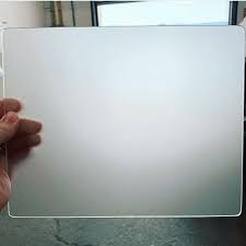 Giá kính cường lực mờ