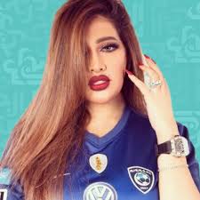 أثارت الإعلامية والناشطة السعودية روزانا اليامي الجدل وضجة كبيرة في أحدث ظهور لها داخل حوض السباحة وهي تستمتع بالهواء واجواء جدير بالذكر أن ظهور روزانا اليامي بزيادة مفرطة في الوزن، أثار قلق متابعيها وجمهورها، عسى أن يكون رد فعل لدواء، أو بسبب عامل مرضي أو خلافه. Ø±ÙˆØ²Ø§Ù†Ø§ Ø§Ù„ÙŠØ§Ù…ÙŠ ØªØ³Ø®Ø± Ù…Ù† Ø¨Ø´Ø±Ø© Ù…Ù„ÙƒØ© Ø¬Ù…Ø§Ù„ Ø§Ù„ÙƒÙˆÙ† ØµÙˆØ±Ø© Ù…Ø¬Ù„Ø© Ø§Ù„Ø¬Ø±Ø³