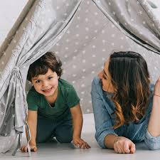 La nounou à domicile, n'est pas forcément agréée par son département, et comme son nom l'indique elle exerce son métier au domicile des parents. Nounou A Domicile Garde D Enfants Temps Plein Assistante Maternelle O2