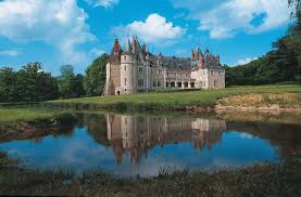 A château surrounded by a beautiful park, a 107 ha. Chateau De La Verrerie Salle De Mariage Cher 18