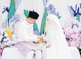 Jadi untuk kali ini, kami kongsikan kepada anda bakal pengantin yang berada diluar sana yang tak lama lagi bakal melangsungkan hari bahagia anda idea idea yang boleh membantu anda memilih tema dan rekaan pelamin kahwin yang ingin direalisasikan. Elfira Loy Kahwin