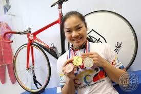 Jun 19, 2021 · 戰罷5天奧運模擬賽，「牛下女車神」李慧詩再次閉關前，今日（19日）會見傳媒剖白征奧感受。李慧詩笑言多得5天以來「蝦碌」不斷，與戰友李海恩能趕在東京奧運前改善檢討，盼把握疫下「神蹟」般的出征機會，為港踩出兩面獎牌。 æ½®æ–‡åŒ¯å ± æ'˜å† ä¹‹å‰æ•™ç·´å¹¾åº¦æƒ³å‹¸ç‰›ä¸‹å¥³è»Šç¥žé€€å½¹