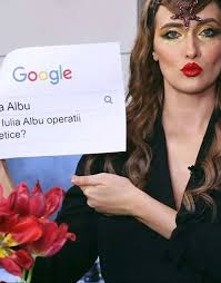 Iulia albu, prima operaţie estetică. Facebook