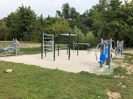 Fitness activist andia winslow & physical therapist adrian miranda check out the workout at brooklyn zoo and take their parkour. Stadl Paura Scheibn Weg Fitnessparcour Berliner Seilfabrik Ring