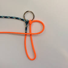 Since paracord had so many advantages, it soon became a popular all use paracord is a super versatile tool and is now extremely popular with campers, hunters, craft lovers, and survivalist. Paracord Keychain 4 Steps Instructables