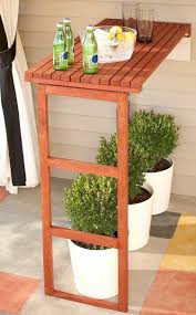 Stehtisch Fur Garten 16 Ideen Fur Dekorativen Und Nutzlichen Gartentisch Faltbare Wande Wandklapptisch Diy Aussenbar