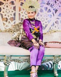 Ini merupakan acara kemuncak sebelum berlangsungnya majlis akad nikah pada. Paling Keren Baju Malam Berinai Fasha Sandha Jm Jewelry And Accessories