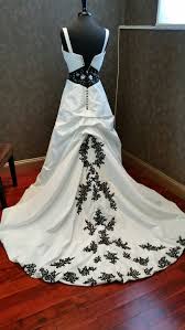 Check spelling or type a new query. Atemberaubende Vintage Gothic Schwarz Und Weiss Brautkleid Mit Etsy