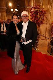 Dass sich bart und mütze zum markenzeichen entwickeln würden. Dj Otzi Beim Wiener Opernball Fans Storen Sich An Einem Outfit Detail