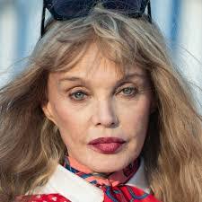 Robin Shipley's Instagram, Twitter & Facebook