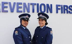 Polisi skotlandia umumkan hijab resmi jadi bagian seragam polwan muslim; Kepolisian Selandia Baru Tunjukkan Seragam Bagi Polwan Berhijab