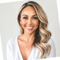 Jennifer Carper's Instagram, Twitter & Facebook