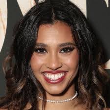 Janis Peebles's Instagram, Twitter & Facebook