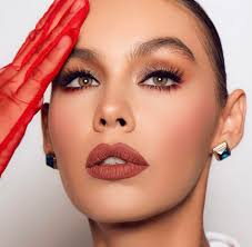 Cristina Cuellar Oficial added...