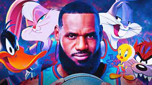 Um jogador de basquete acaba parando em uma terra mágica animada onde precisa usar suas habilidades para, ao lado do looney tunes, tentar vencer o vilão do filme. Space Jam 2 Primeiro Trailer Revela Crossover Com Game Of Thrones Scooby Doo E Mais Noticias De Cinema Adorocinema