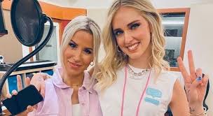 È la prima artista italiana ad aver. Baby K E Chiara Ferragni Coppia Glam Per Un Nuovo Tormentone Esce Non Mi Basta Piu