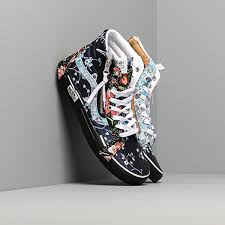 These custom white sneakers feature hand painted flowers in pastel colors. Herren Sneaker Und Schuhe Vans Sk8 Hi Reissue Cap Florals Flowers Footshop