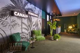 Visitez Le Patio Canal Mis En Scene Par La Redaction Marie Claire Maison Patios Amenager Patio Marie Claire Maison