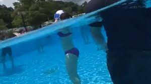 公共のプールで白昼堂々レイプ！水の中で逃げられずガチ中出し巨乳素人レイプのエロ動画 | 熟女動画と人妻動画
