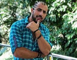 The first or maternal family name is da silva and the second or paternal family name is santos. Kaysar Do Bbb18 Comenta O Visual Cabeca De Melancia Nao Aguento O Mesmo Penteado Por Muito Tempo O Presente