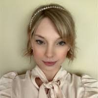 Jeannette Blake's Instagram, Twitter & Facebook