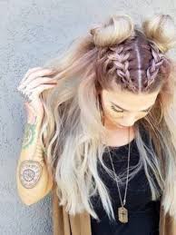 Si può realizzare una treccia laterale, creare più trecce che partono dalla fronte oppure realizzare un intreccio con le ciocche laterali e lasciare sciolti gli … Acconciature Estive Trecce Capelli Lunghi A Volonta Vanityfair It