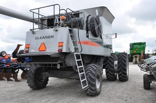 Gleaner A75 Combine