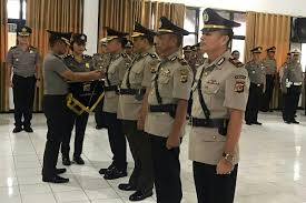 Kita bersama tni menyisir semua rumah. Tribrata Kapolres Minahasa Pimpin Sertijab Kabag Ops Dan Kapolsek Tondano