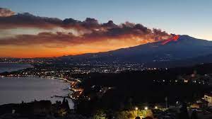 Jun 02, 2021 · stamattina l'etna si è risvegliato: Eruzione Dell Etna Chiuso L Aeroporto Di Catania