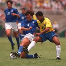 Namun, dalam perjalanan kariernya, dia takkan pernah melupakan momen pahit saat gagal mengeksekusi si kulit bundar pada babak adu penalti di final piala dunia 1994 kontra brasil. Brasil X Italia Prognostico Da Final Copa De 1994 Futebol Na Veia