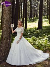 Créations personnalisées sur mesure de robes de mariées, robes de soirées, tenues de suite de mariage, robes de cocktails, ensembles et tailleurs. Robe De Mariee Come Robe Mariee Manches Point Mariage Robe De Mariee Mariage Marie