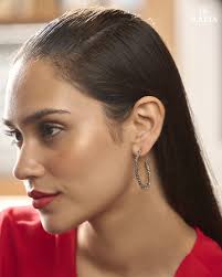 Delicado trabajo de hilos de plata peruana tejidos con gran maestría.  Regálale a mamá en su día la pulsera Nantes en www.ilaria.pe