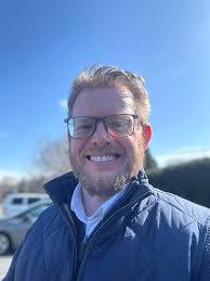 Hello love to meet a beautiful girl and go for dinner today , I would love  your company To have a Romantic dinner or just a simple dinner And go for  some