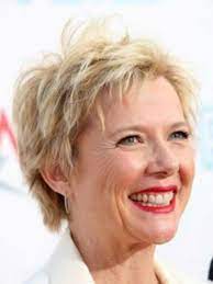 Coupe cheveux blancs femme 60 ans ~ cheveux blancs cheveux gris les coiffures de stars l a plus de 50 ans pour la plupart elles sont assurées et plus de 375 références coiffure : Quelle Coupe De Cheveux Adopter A 60 Ans Doctissimo