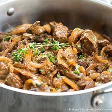 Add sliced onion rings, garlic and mushrooms, balsamic, and 2 cups of water to the slow cooker. Smothered Steak Tips With Creamy Mushrooms And Onions Melissassouthernstylekitchen Com