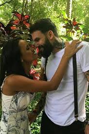 O artista plástico engatou um namoro de quase dois anos com gleice damaceno, vencedora do reality show da globo. Ex Bbb Wagner Volta Para Curitiba E Gleici Lamenta Coracao Ja Ta Apertado De Saudade Famosos Extra Online
