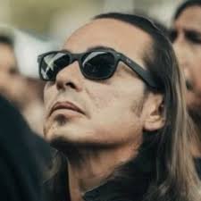 Happy Birthday to the great Twan Holliday!! Raise your horns and a glass to  honour his day! Here's to another trip around the sun.