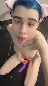 Ytigrenok in shower