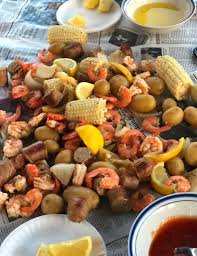 Add the garlic, cumin, cilantro, paprika and pepper. Low Country Boil A Southern Soul