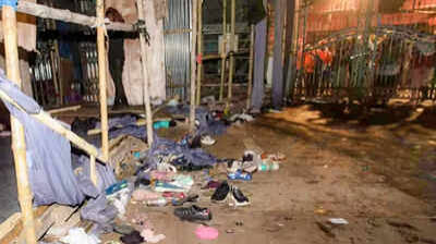 19 dead, 25 injured in stampede amid heavy rain at crowd-puller Chorbagan puja pandal | Kolkata News - The Times of India