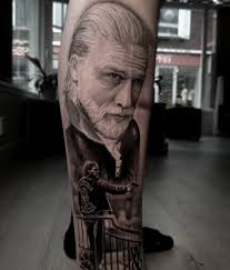 Ik ben op zoek naar een halve hoekpan, hoek links. Wie oh wie kan mij  helpen. Het bestellen kan weken duren en wil ter voorkoming van lekkage zo  snel mogelijk gerepareerd hebben. |