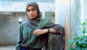 Ramai yang masih keliru nak pilih material tudung yang sesuai dengan bentuk muka. 5 Tips Memilih Jilbab Sesuai Bentuk Wajah Tokopedia Blog