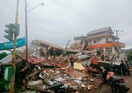 Hay muertos y edificios caídos. Sismo De Hoy Terremoto De 6 2 Grados En Indonesia Deja Al Menos 42 Muertos Y Severos Danos En Celebes Marca